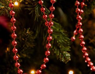 Guirlande perles rouges 8 cm x 10 m