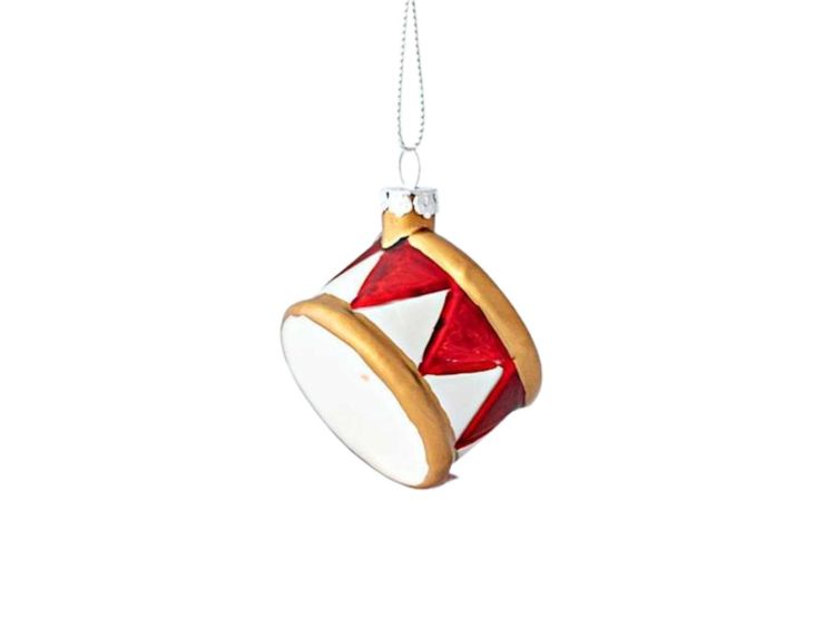 Suspension de Noël en verre représentant un petit tambour rouge, blanc et doré, dimensions 6x5x4 cm.