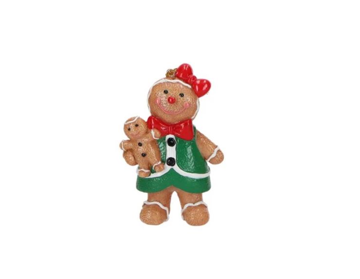 Suspension de Noël en résine représentant une petite figurine pain d’épices en robe verte tenant un bébé pain d’épices
