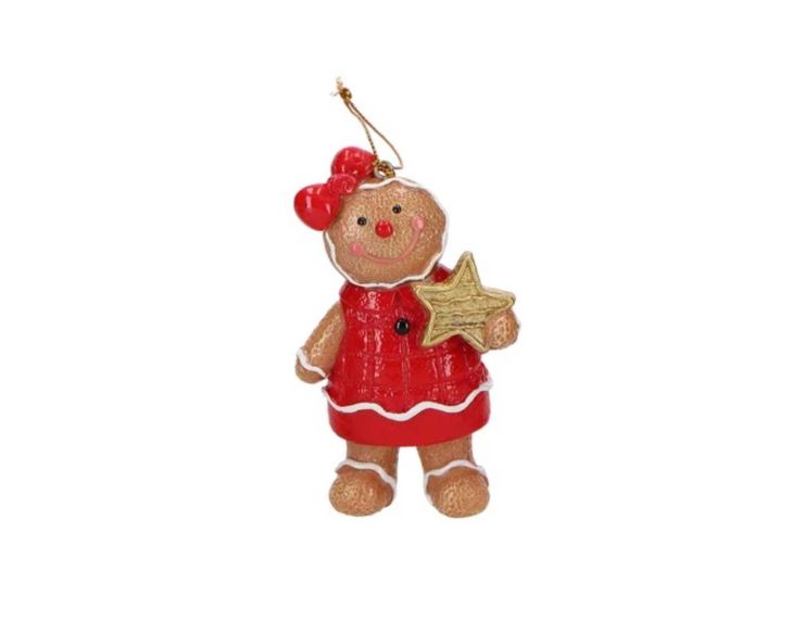 Suspension de Noël en résine représentant une figurine pain d’épices en robe rouge tenant une étoile dorée.