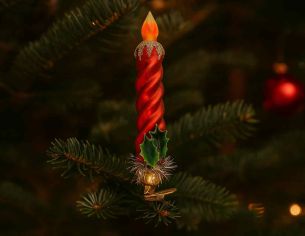 Bougie rouge vintage en verre à pince H 17cm