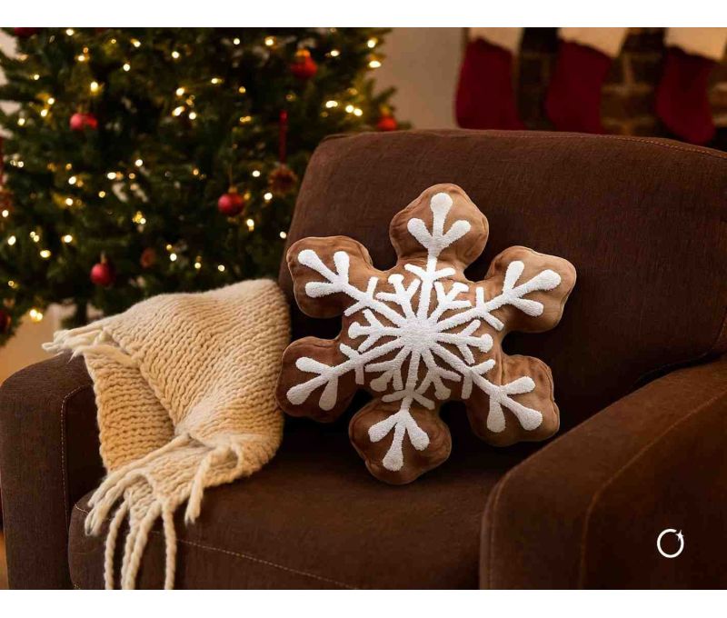 Coussin Noël forme flocon brun caramel effet pain d'épices broderie flocon blanche en relief D43cm - Lilosquare