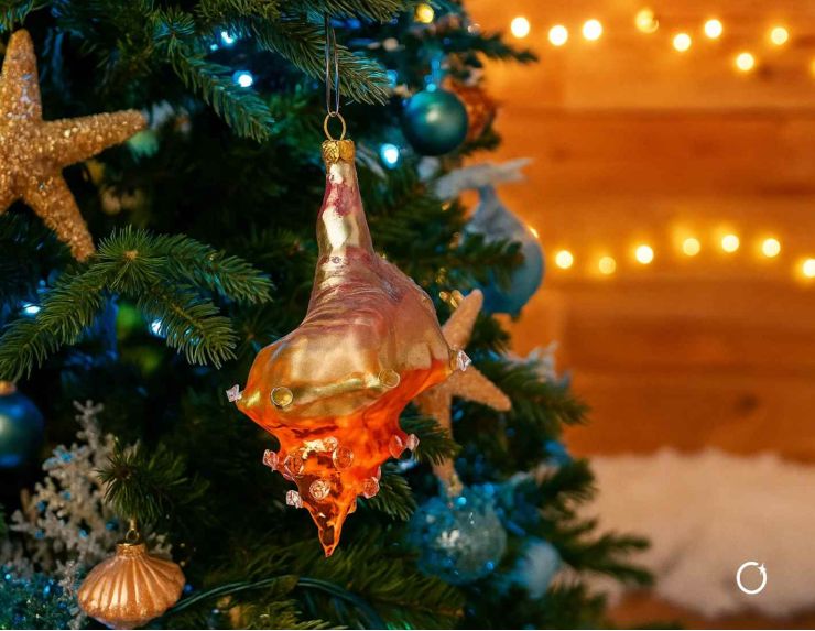 Suspension de Noël coquillage doré H 14cm