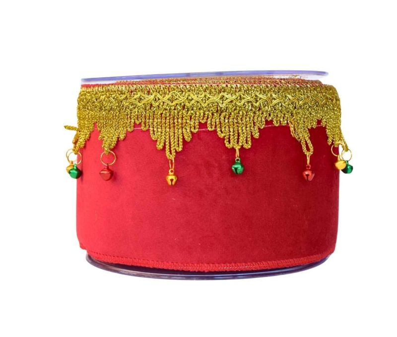 Large Ruban de Noël rouge avec galon doré, petites clochettes colorées et fil métallique – longueur 4,5 mètres.