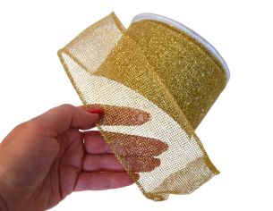 Ruban doré maillé avec paillettes scintillantes. Largeur 7cm, longueur 9m. Bords renforcés avec du fil métallique.