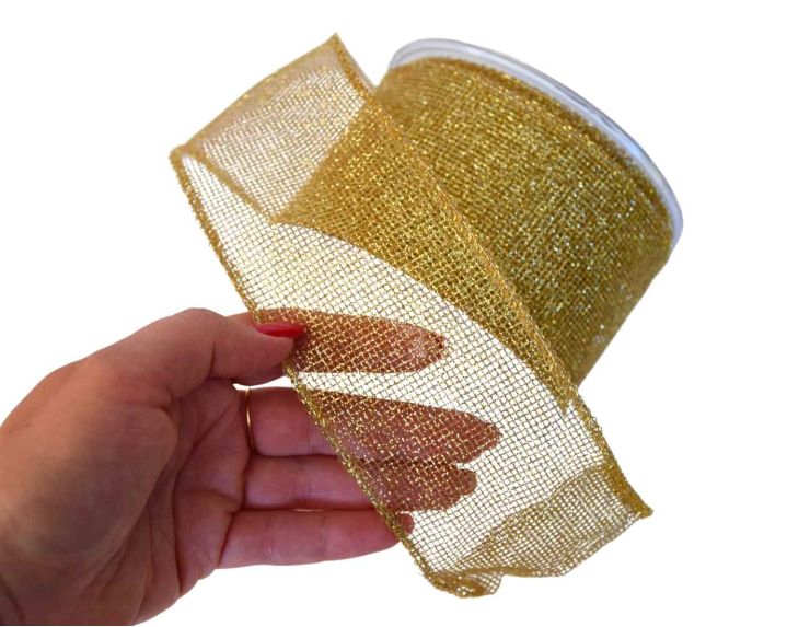 Ruban doré maillé avec paillettes scintillantes. Largeur 7cm, longueur 9m. Bords renforcés avec du fil métallique.