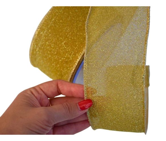 Ruban en lurex doré scintillant. Largeur 7cm, longueur 9m. Parfait pour une décoration lumineuse et festive. Bords métalliques.
