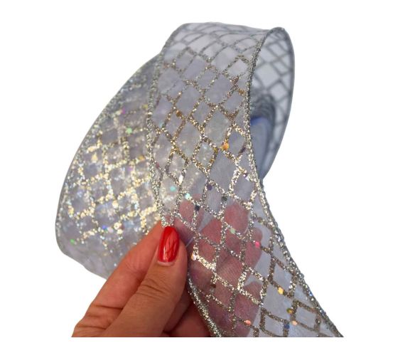 Ruban de Noël argenté décoré de strass brillants. Largeur 6cm, longueur 9m. Parfait pour une déco lumineuse et élégante.