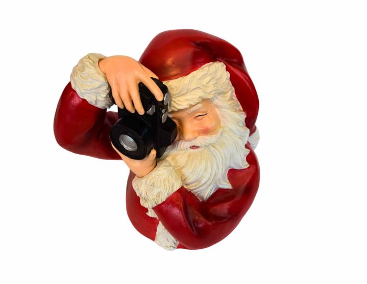 Décoration de Noël Père Noël en résine tenant un appareil photo, hauteur 22 cm.