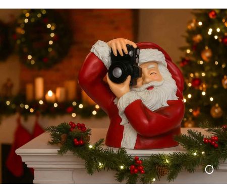 Décoration de Noël Père Noël en résine tenant un appareil photo, hauteur 22 cm.