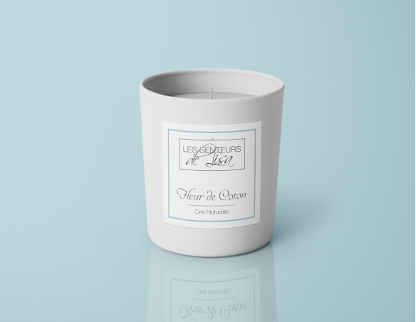 Bougie parfumée Fleur de coton 100% naturelle en cire de soja. Pot en verre blanc mat, mèche en coton, parfum de Grasse.