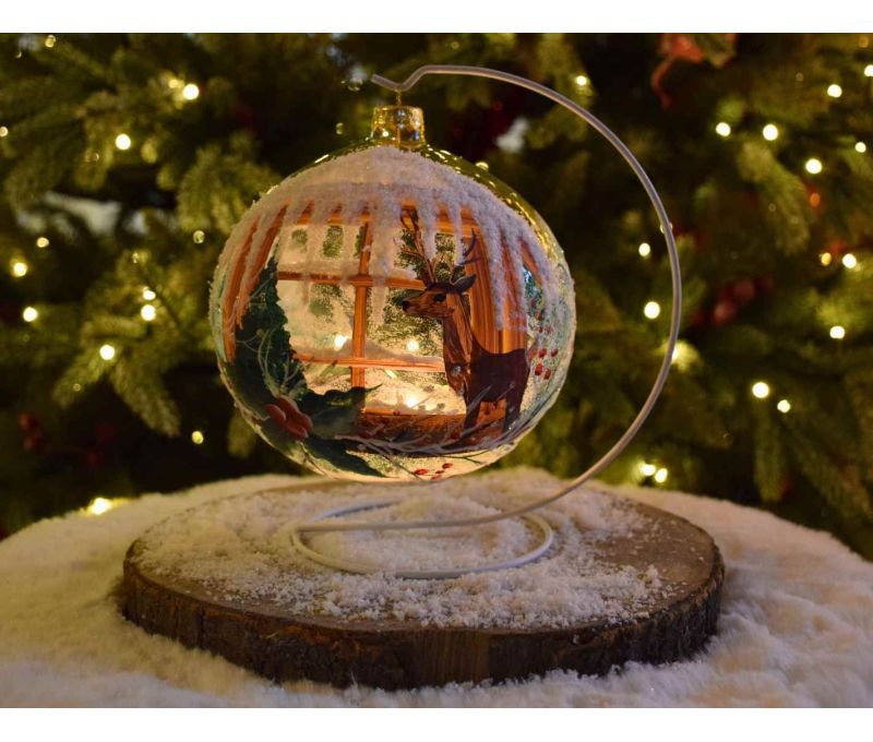 Photophore boule de Noël verre soufflé peint main renne fenêtre enneigée support blanc D15cm