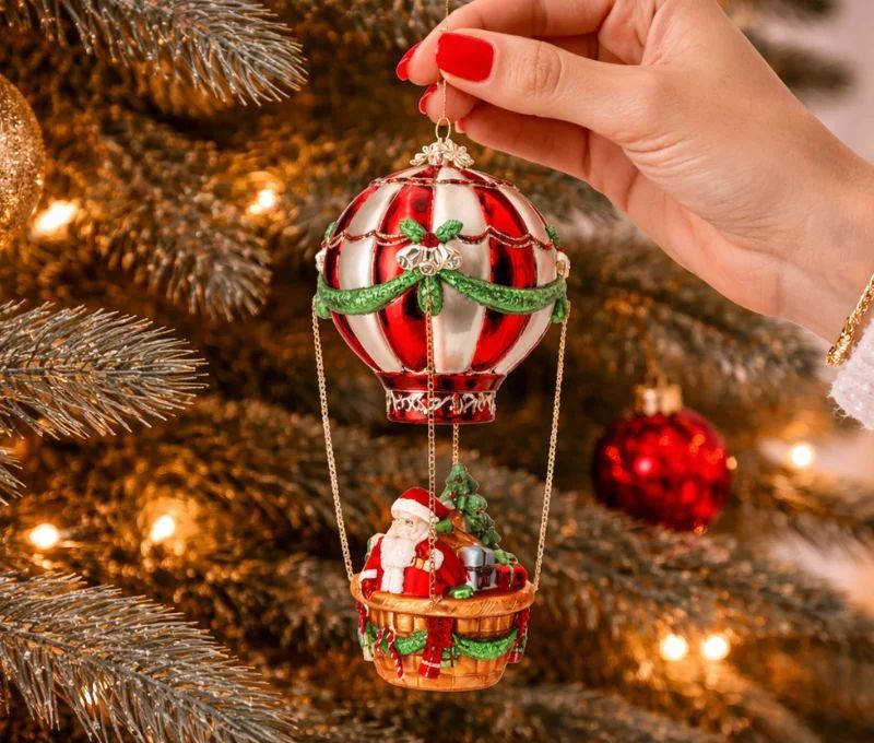 Suspension Noël Père Noël montgolfière verre rouge or vert nacelle osier H24cm - Lilosquare