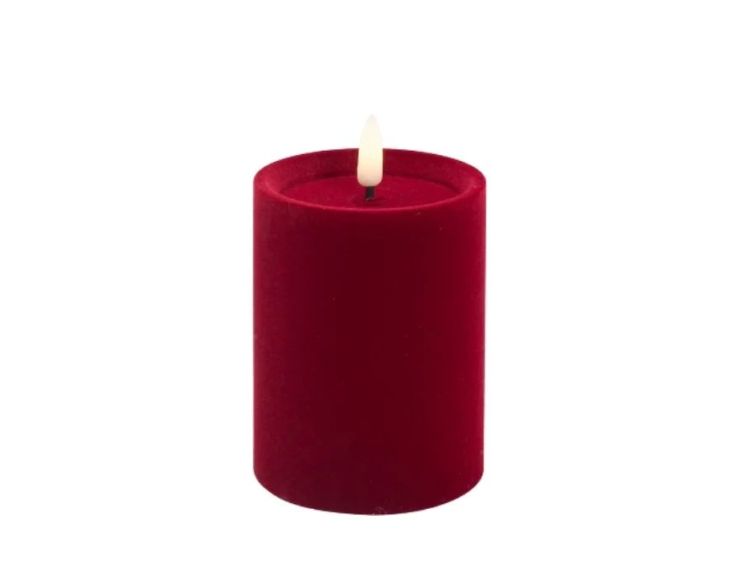 Bougie LED pilier velours rouge flocké flamme LED timer intégré Ø7,5cm H10cm - Lilosquare