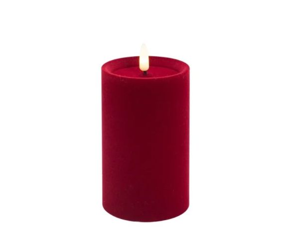 Bougie LED pilier velours rouge flocké flamme LED timer intégré Ø7,5cm H12,5cm - Lilosquare