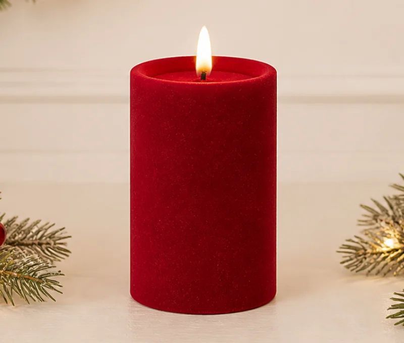 Grande bougie LED pilier velours rouge flocké flamme LED timer intégré Ø10cm H20cm - Lilosquare