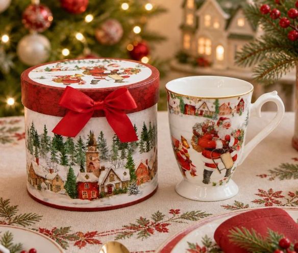 Mug Noël porcelaine piédestal Père Noël village enneigé liseré or boîte cadeau ronde rouge ruban 320ml - Lilosquare