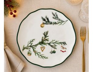 Grande assiette Noël céramique blanche branches sapin vert décorations suspendues bord vert ondulé Ø27,8cm