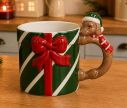 Voir la slide Mug Noël porcelaine vert rayé blanc paquet cadeau nœud rouge anse teckel bonnet lutin vert 320ml - Lilosquare