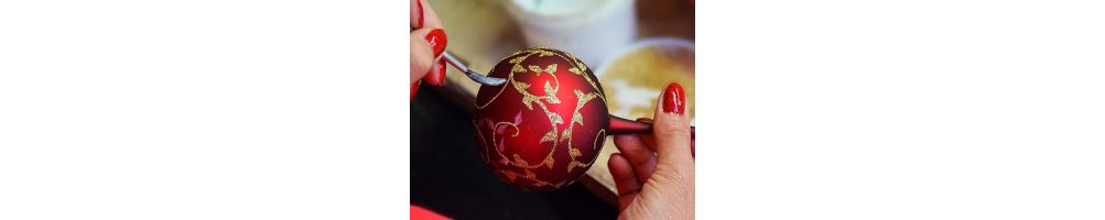 Boules de Noël en verre soufflé et peintes à la main