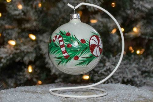 boule de Noël blanche avec sucre d'orge